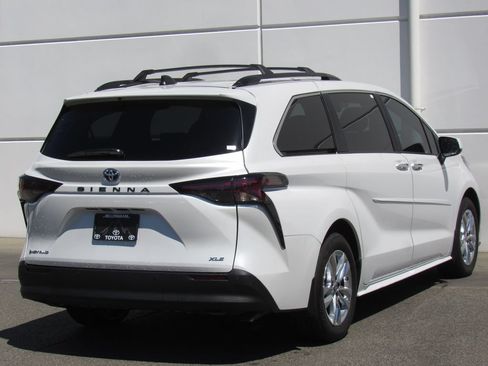 Certified 2025 Toyota Sienna XLE w/ XLE Plus Package AWD/4WD image 6