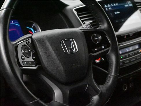 Used 2024 Cadillac XT4 Sport image 3