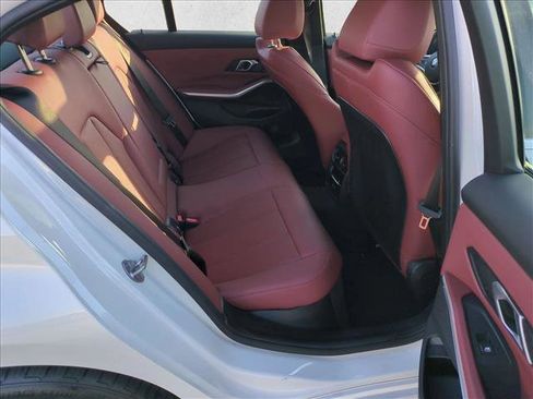 Used 2025 BMW 330i Sedan w/ Convenience Package RWD image 21