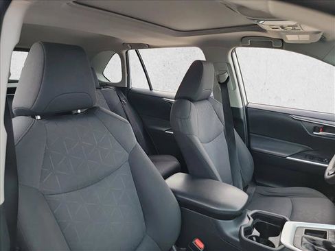 Used 2019 Toyota RAV4 XLE image 15