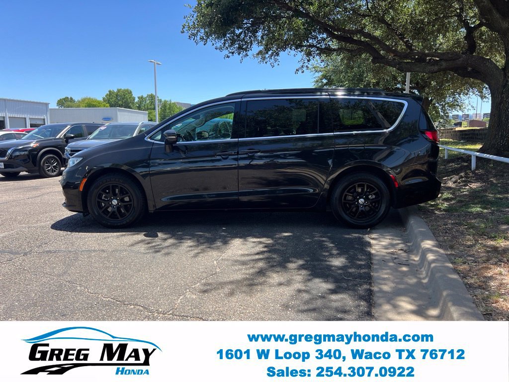 Used 2022 Chrysler Pacifica Touring-L FWD image 4