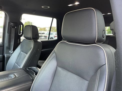 Used 2024 GMC Yukon SLT AWD/4WD image 24