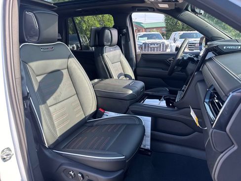 New 2026 GMC Yukon AT4 Ultimate w/ LPO, Floor Liner Package AWD/4WD image 11