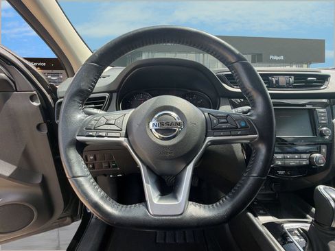 Used 2022 Nissan Rogue Sport SL w/ Premium Package FWD image 11