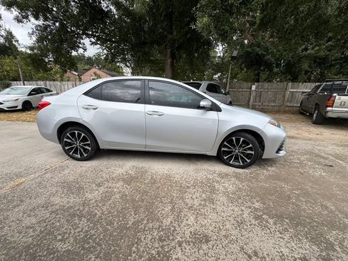 Used 2017 Toyota Corolla SE FWD image 5