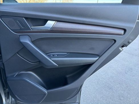 Used 2022 Audi Q5 e Premium w/ Convenience Package image 14