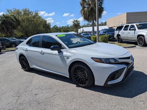Used 2023 Toyota Camry SE image 2