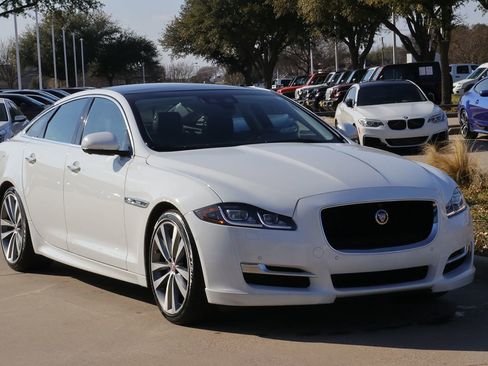 Used 2018 Jaguar XJ R-Sport image 3