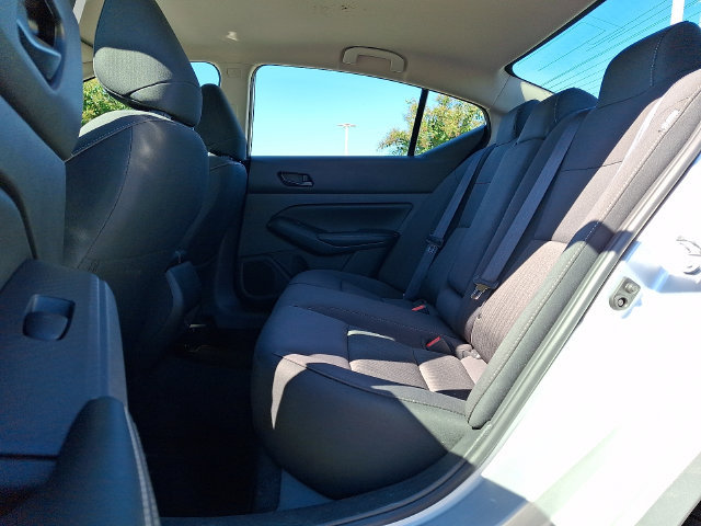 Used 2025 Nissan Altima 2.5 SV FWD image 10