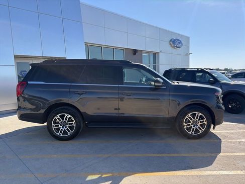 Used 2025 Ford Expedition Active AWD/4WD image 7
