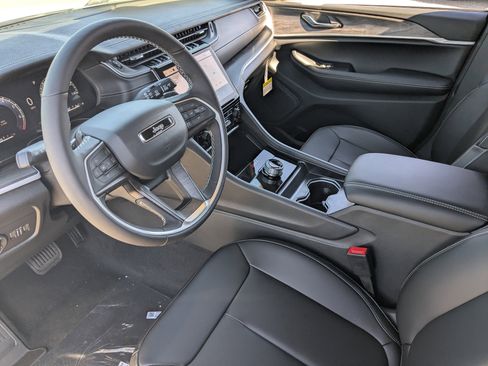 New 2025 Jeep Grand Cherokee Limited image 15