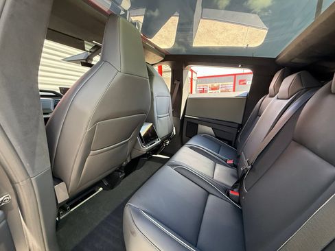 Used 2025 Tesla Cybertruck AWD Crew Cab image 16