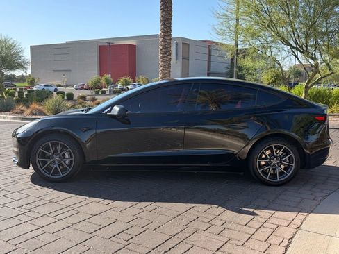 Used 2018 Tesla Model 3 Mid Range RWD image 5
