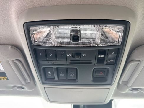 Used 2022 Toyota 4Runner SR5 Premium w/ Moonroof Package AWD/4WD image 24