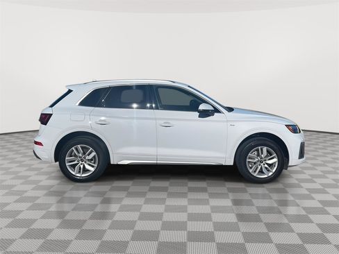 Used 2023 Audi Q5 2.0T Premium w/ Convenience Package AWD/4WD image 4
