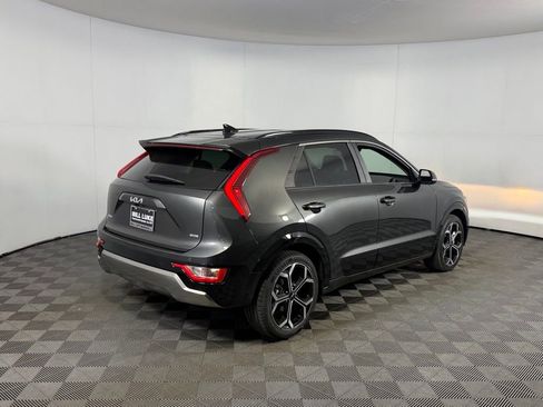 Used 2024 Kia Niro EX Touring image 8