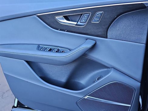 Used 2025 Audi Q8 Premium Plus image 28