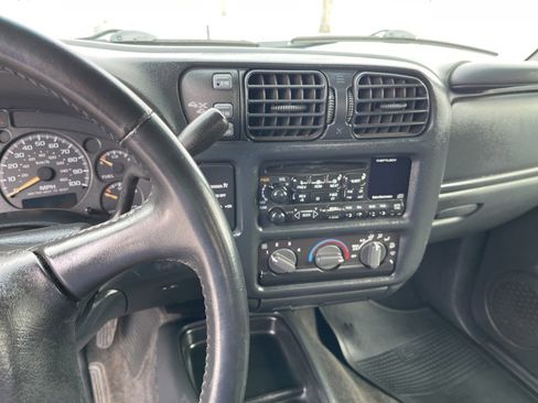 Used 2002 Chevrolet S10 Pickup LS w/ LS Preferred Equipment Group image 6