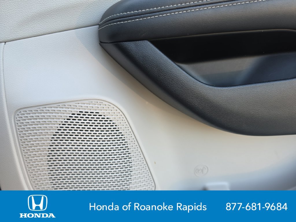 Used 2024 Chrysler Pacifica Touring-L FWD image 31