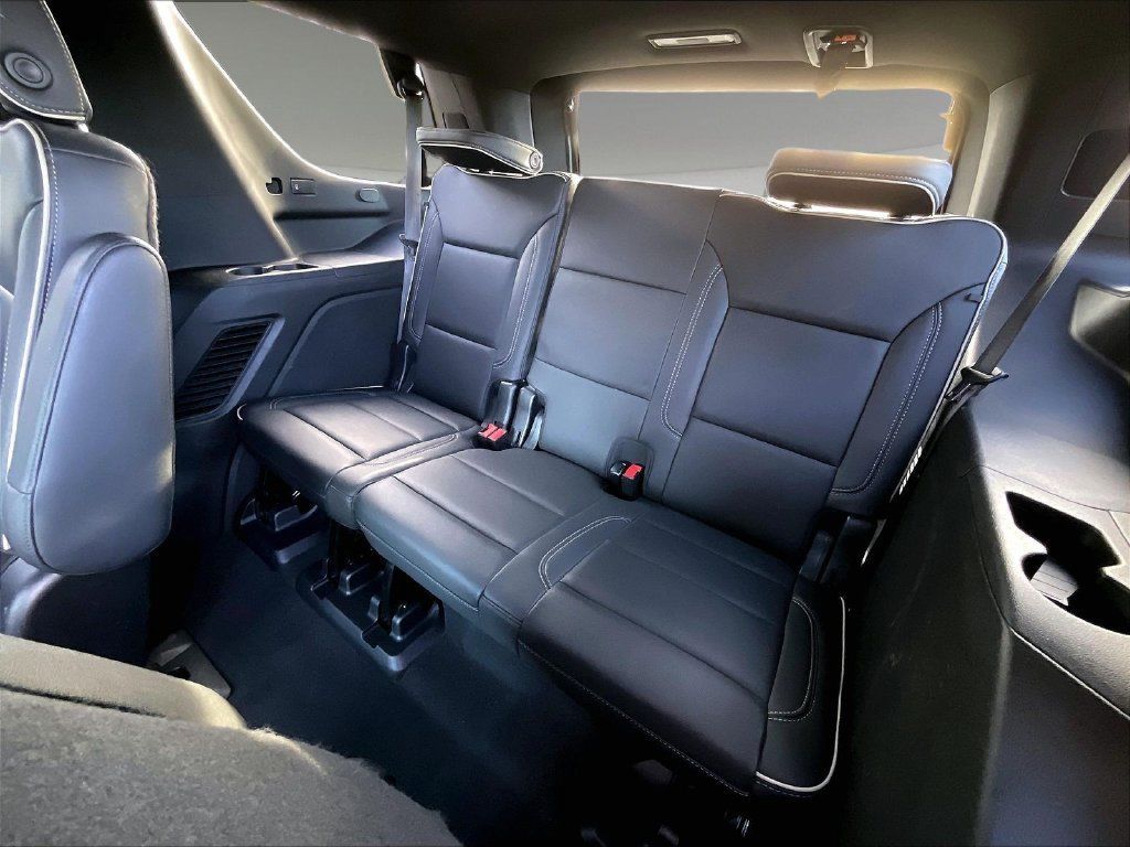 Used 2022 GMC Yukon SLT w/ SLT Premium Package AWD/4WD image 16