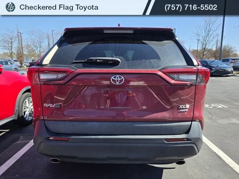 Used 2021 Toyota RAV4 XLE Premium image 5