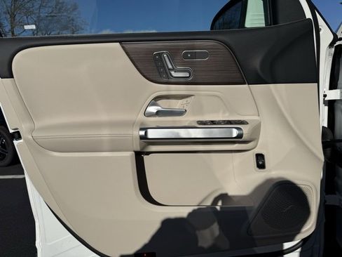 Used 2026 Mercedes-Benz GLB 250 4MATIC image 19