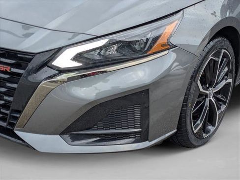 Used 2025 Nissan Altima 2.5 SR image 9