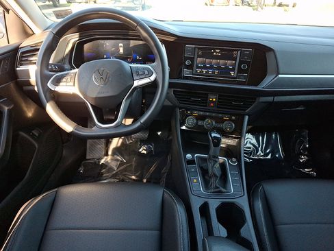Used 2023 Volkswagen Jetta SE image 12