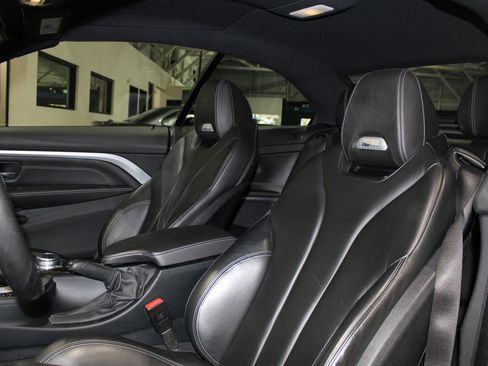 Used 2017 BMW M4 Convertible image 26