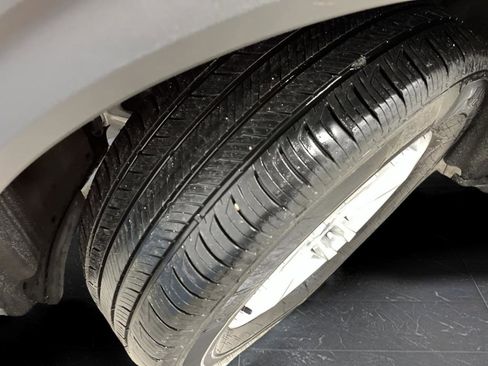 Used 2023 Ford Explorer XLT image 36