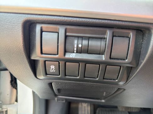 Used 2017 Subaru Outback 2.5i AWD/4WD image 41