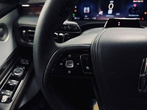 Used 2025 Lincoln Aviator Black Label image 33