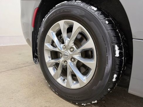 Used 2022 Chrysler Pacifica Touring-L w/ Uconnect Theater Family Group image 19