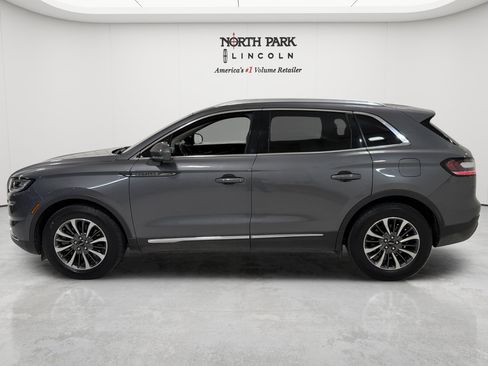 Used 2023 Lincoln Nautilus FWD w/ Premium Package image 2