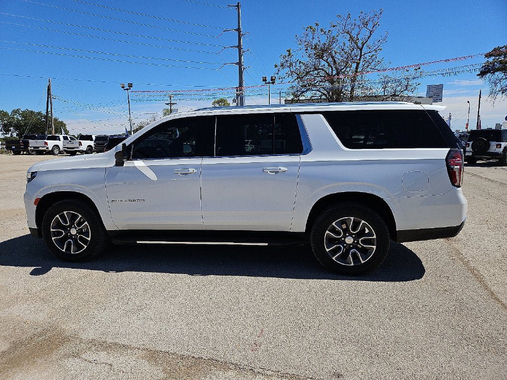 Used 2021 Chevrolet Suburban LT RWD image 3