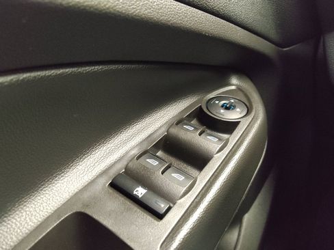 Used 2018 Ford Escape SE w/ Ford Safe & Smart Package FWD image 27