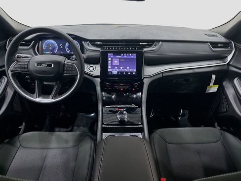 New 2025 Jeep Grand Cherokee L Laredo image 28