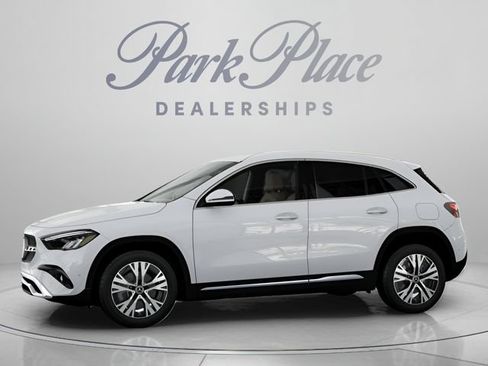Used 2025 Mercedes-Benz GLA 250 4MATIC image 4