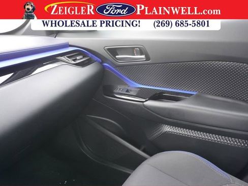 Used 2022 Toyota C-HR XLE image 27