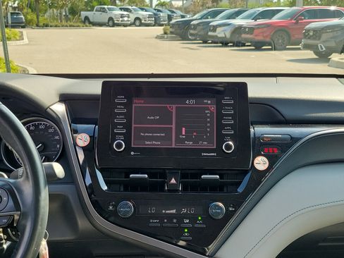 Used 2024 Toyota Camry SE image 17