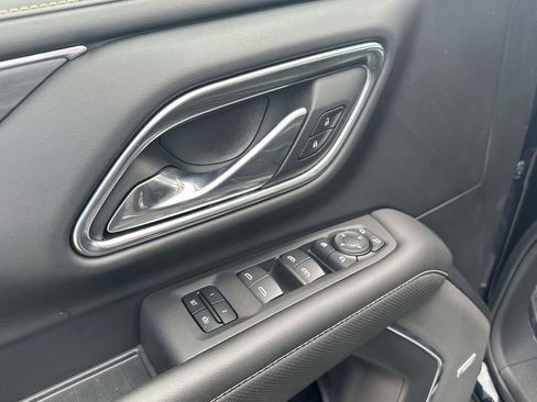 Used 2023 GMC Yukon SLT w/ SLT Premium Package image 20