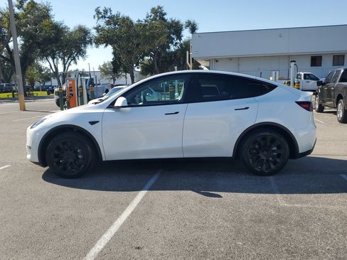 Used 2024 Tesla Model Y Long Range image 6
