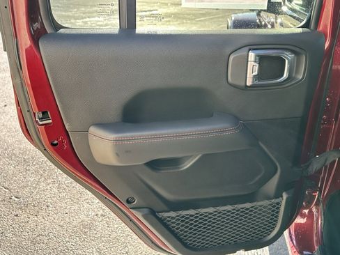 Used 2021 Jeep Wrangler Unlimited Rubicon image 14