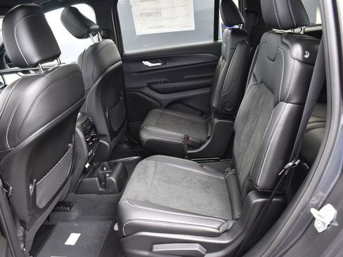 Used 2025 Jeep Grand Cherokee L Altitude image 35