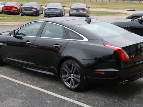 Used 2019 Jaguar XJ R-Sport image 11