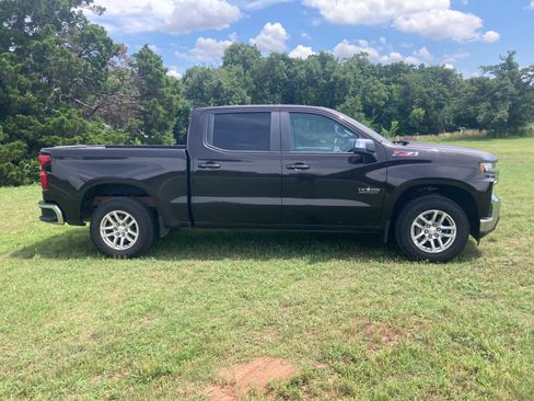 Used 2019 Chevrolet Silverado 1500 LT w/ Texas Edition AWD/4WD image 8