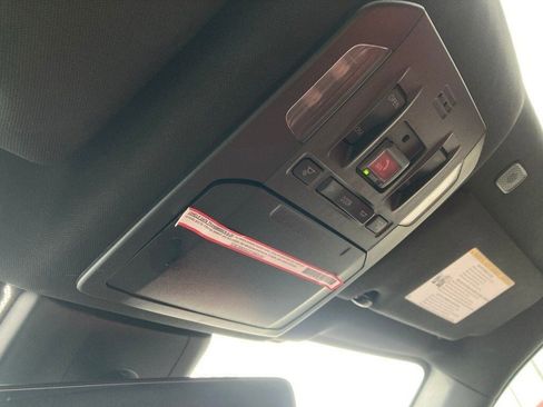 Used 2023 Toyota Highlander XSE image 28