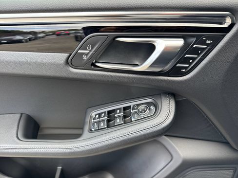 Certified 2026 Porsche Macan AWD/4WD image 12
