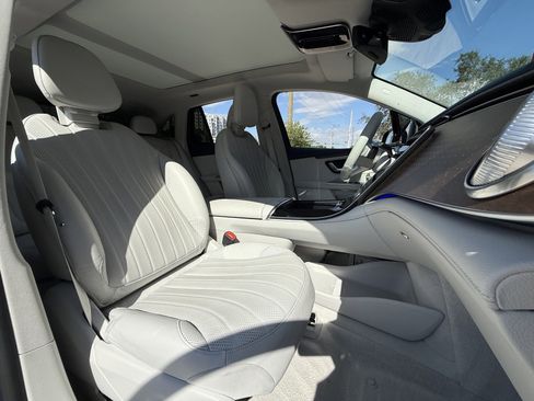 Used 2023 Mercedes-Benz EQE 500 4MATIC SUV image 17