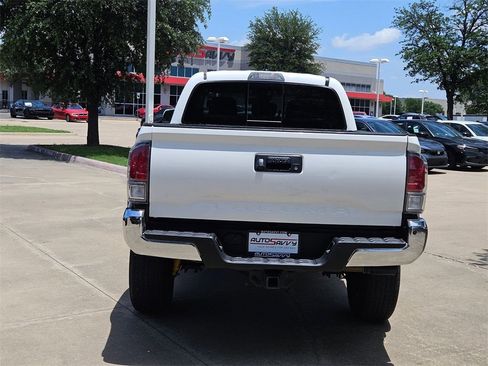 Used 2021 Toyota Tacoma TRD Off-Road w/ Technology Package image 8